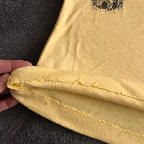 Vintage 1977 yellow fitted Lion T Shirt - Picture 4 of 6